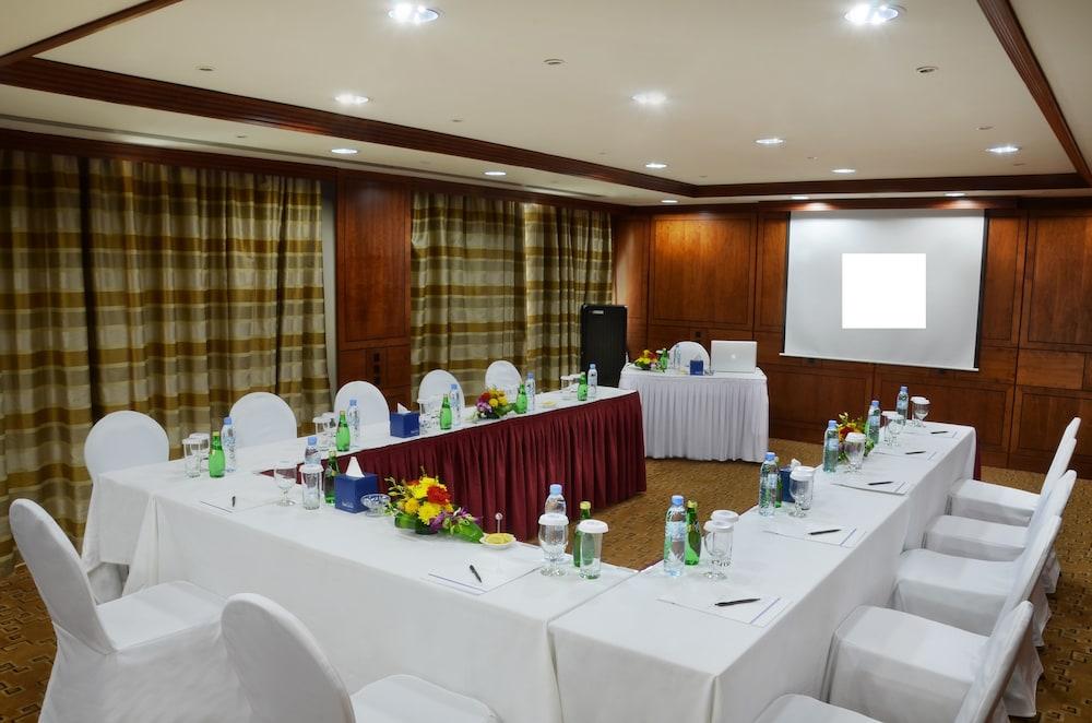Swiss-Belhotel Şarja Dış mekan fotoğraf