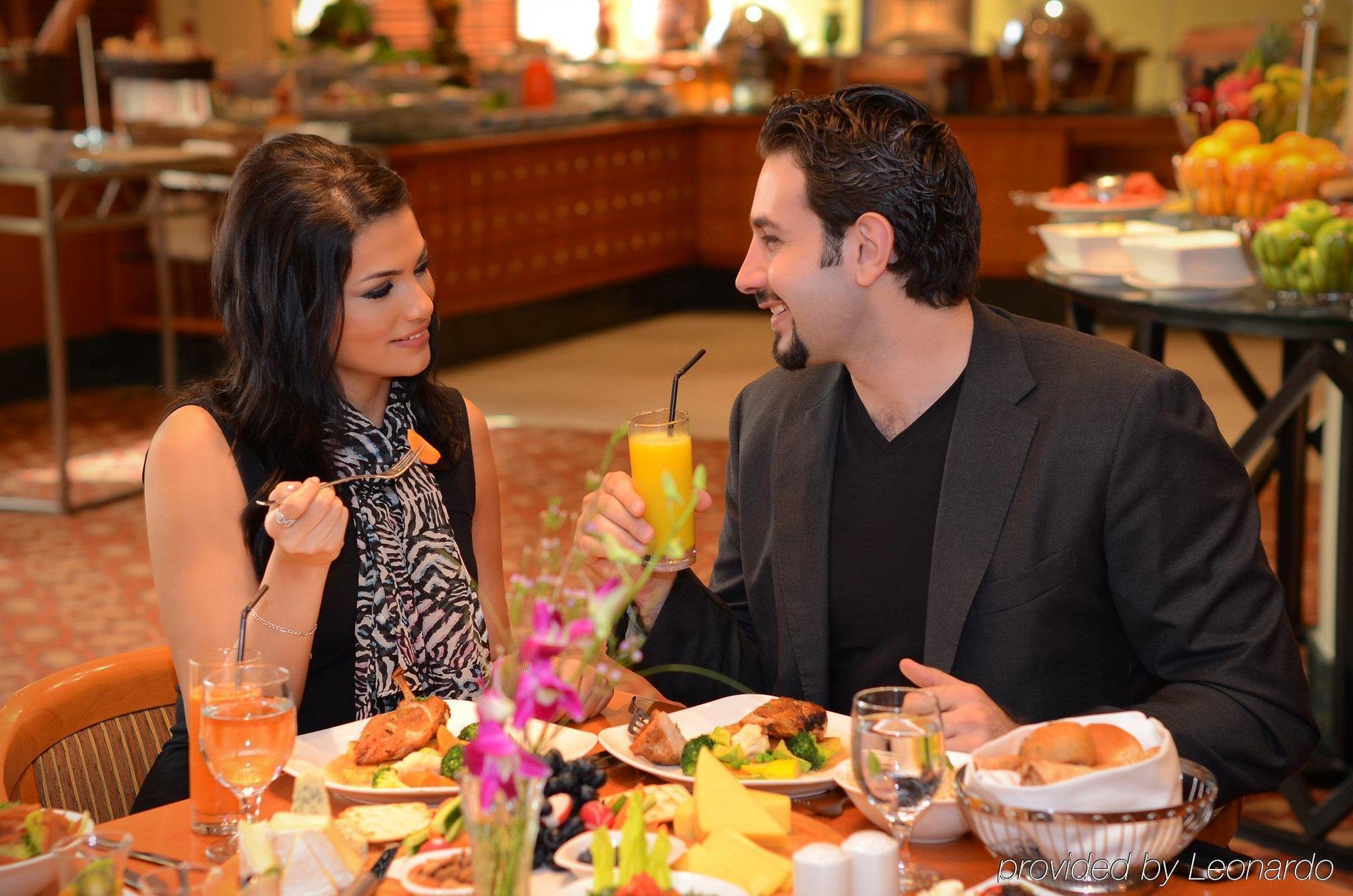 Swiss-Belhotel Şarja Restoran fotoğraf